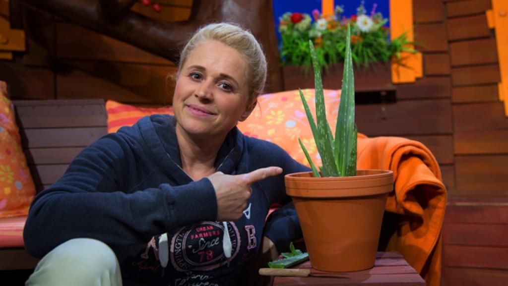 Singa und ihre Aloe Vera-Pflanze