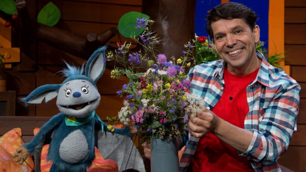 Juri, Fidi und ein Strauß Wildblumen.