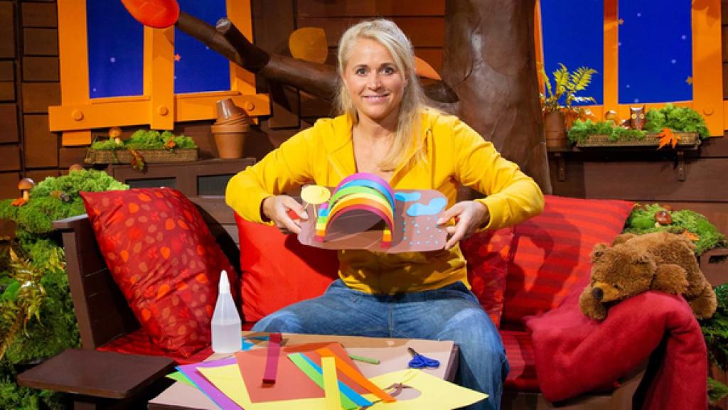 Singa hat einen Regenbogen gebastelt.