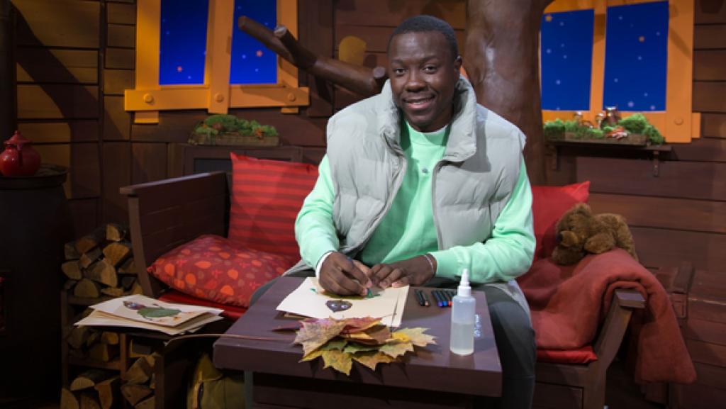 Wie würde der Herbst wohl aussehen, wenn er ein Gesicht hätte? Matondo hat eine Idee, wie er den Herbst basteln kann.