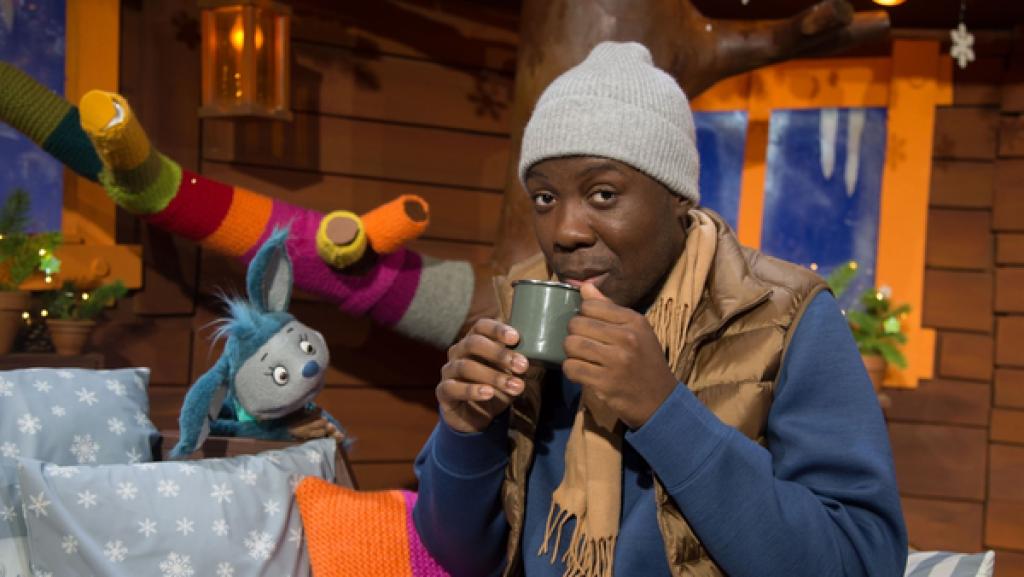 Matondo hat einen Frosch im Hals, deshalb muss er sich räuspern. Das wundert Fidi sehr. Wie passt denn ein Frosch in Matondos Hals?