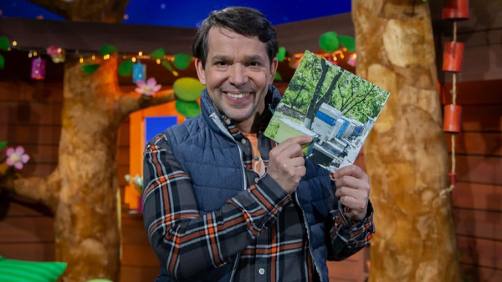 Juri hat Honigbienen beobachtet und einen Imker gefragt, wie die Bienen in den Frühling starten.