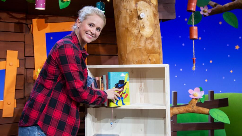 Singa hat ein Buchtauschregal gebaut.