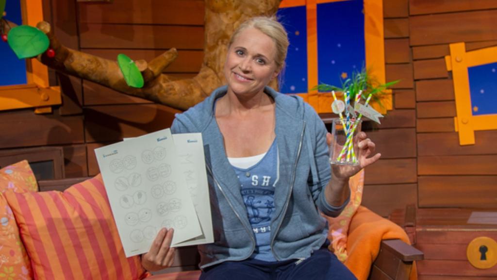 Singa bastelt tolle Namensschilder für Trinkhalme.