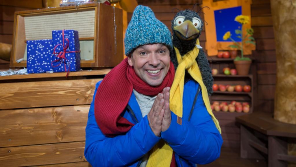 Juri hat mit Rudi eine Jahreszeiten-mach-Maschine erfunden. Und die erste Jahreszeit, die die beiden ausprobieren wollen, ist der Winter.