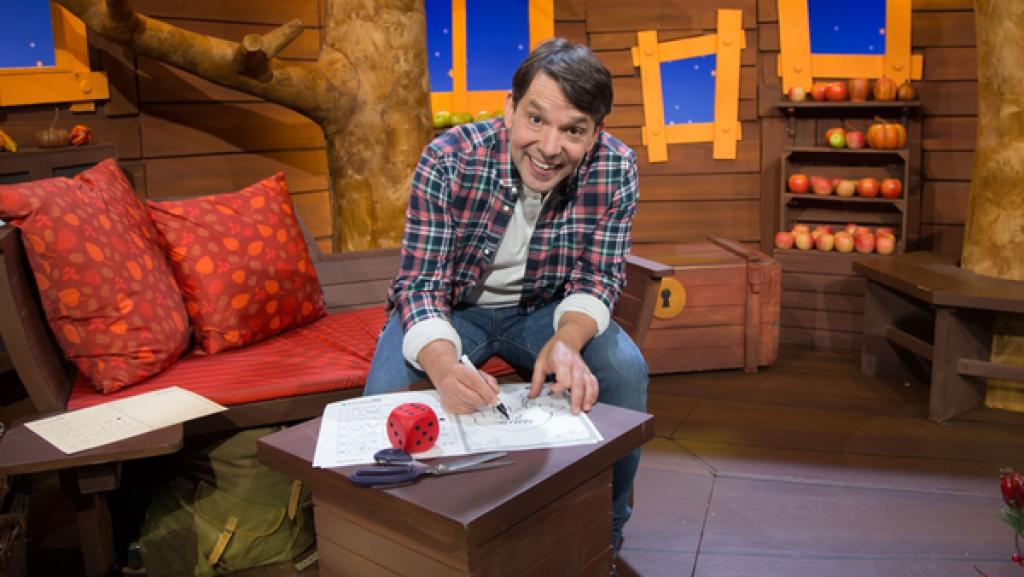 Juri zeigt eine tolle Spielidee, mit der man Monster würfeln und gestalten kann.