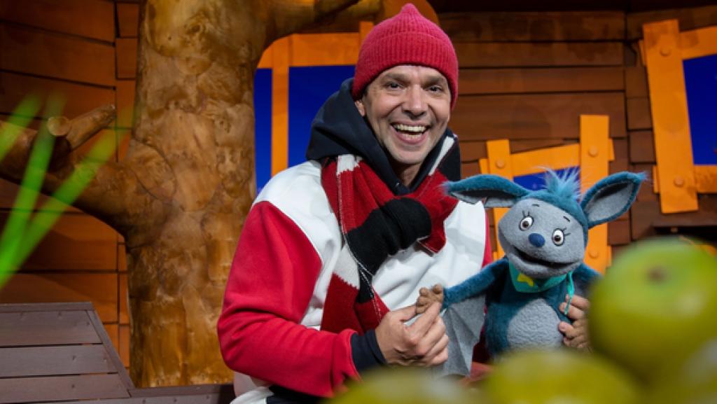 Am Tag des Zungenbrechers sagen Juri und Fidi um die Wette Zungenbrecher auf.