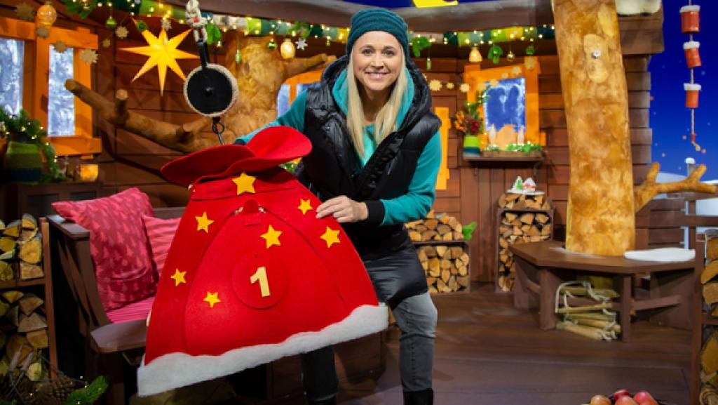 Der Advent ist eine geheimnisvolle Zeit und Singa freut sich auf das erste Türchen im Adventskalender.