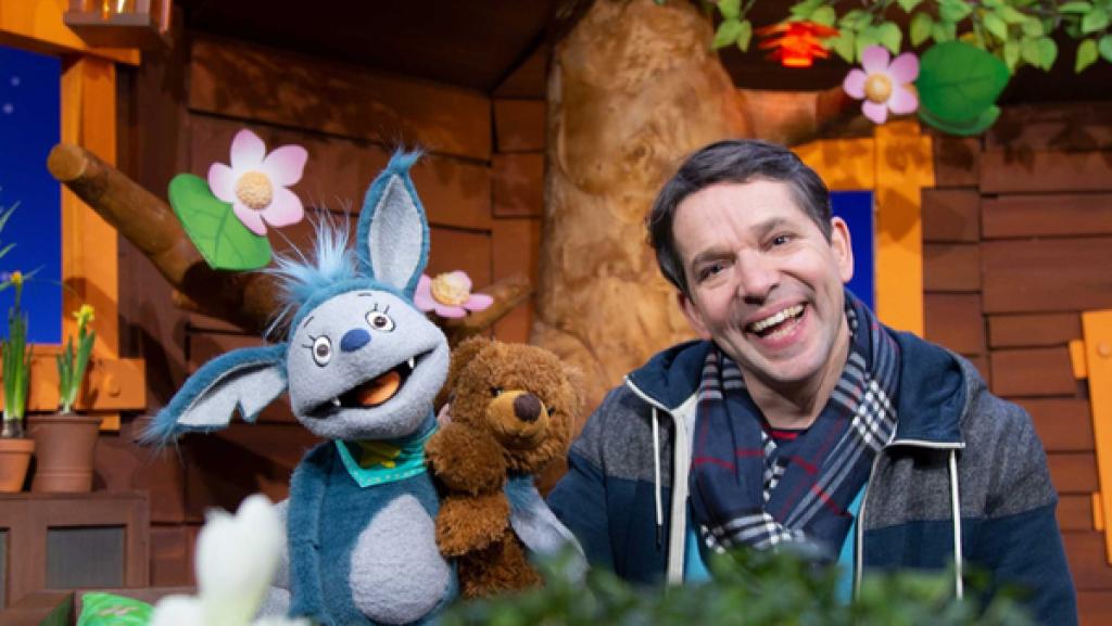 Juri und Fidi freuen sich auf den anstehenden Glückstag und reden über Glück.