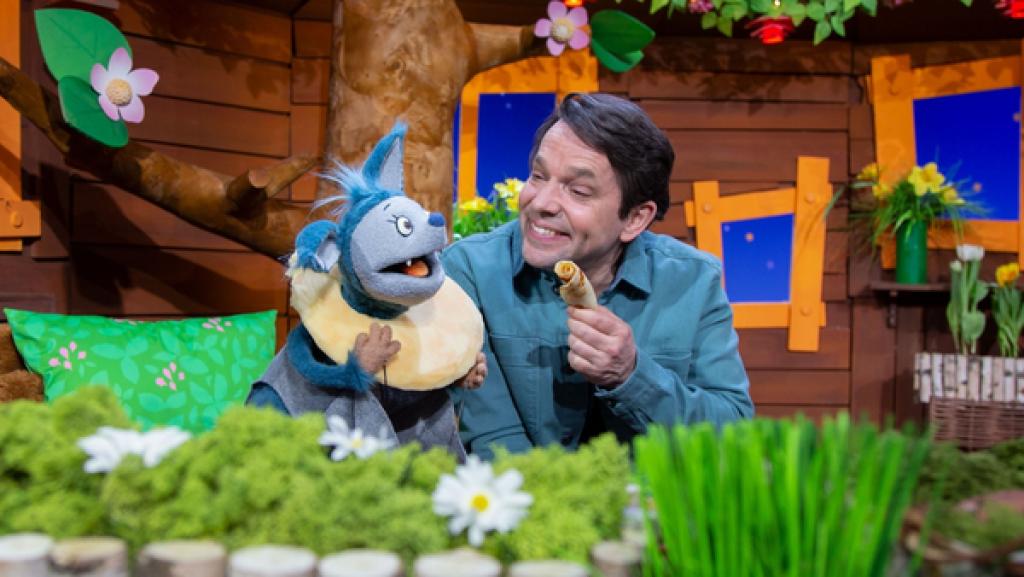 Fidi und Juri spielen das Märchen vom dicken, fetten Pfannkuchen.