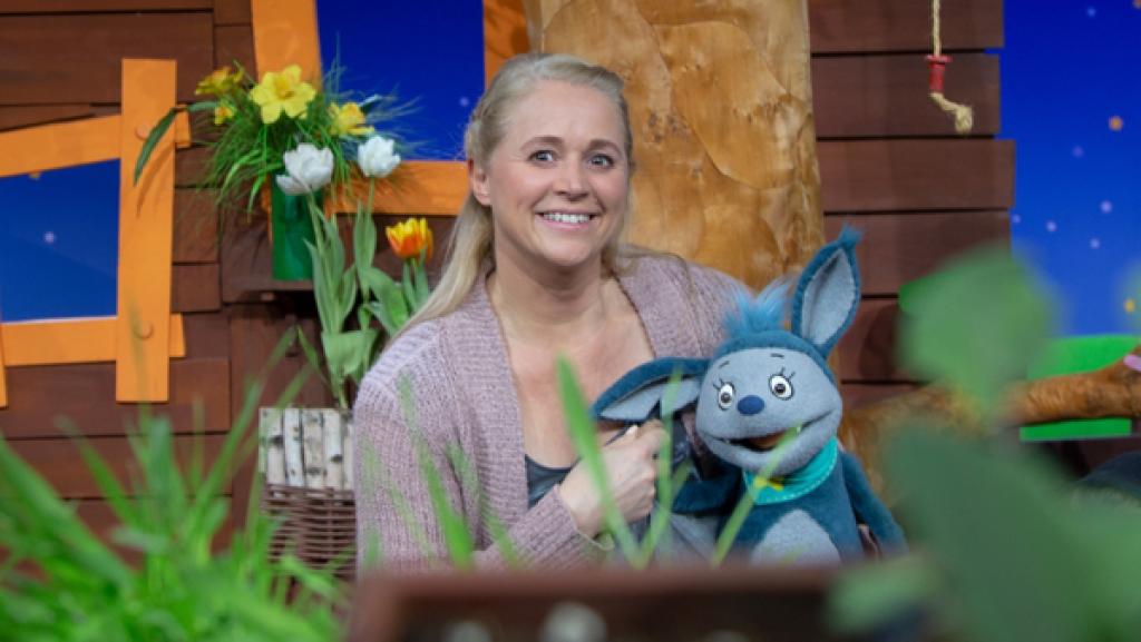 Am Welttag des Tanzens möchte Singa am liebsten den ganzen Tag tanzen. Gut, dass Fidi vorbeikommt.