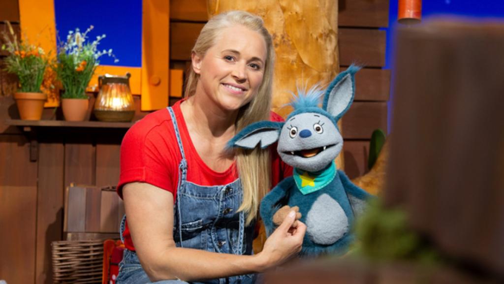 Fidi hat die Amseln besucht und mit ihnen zusammen gegessen.