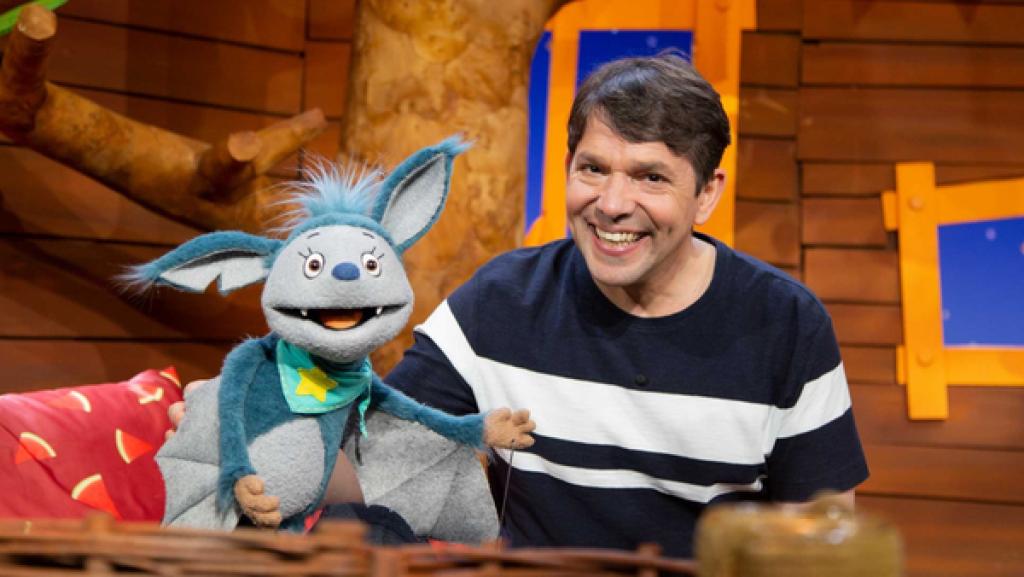 Juri und Fidi gucken gerne den Sternenhimmel an.