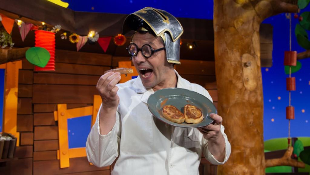 Professor Juri erklärt, worum es sich bei den Armen Rittern handelt.