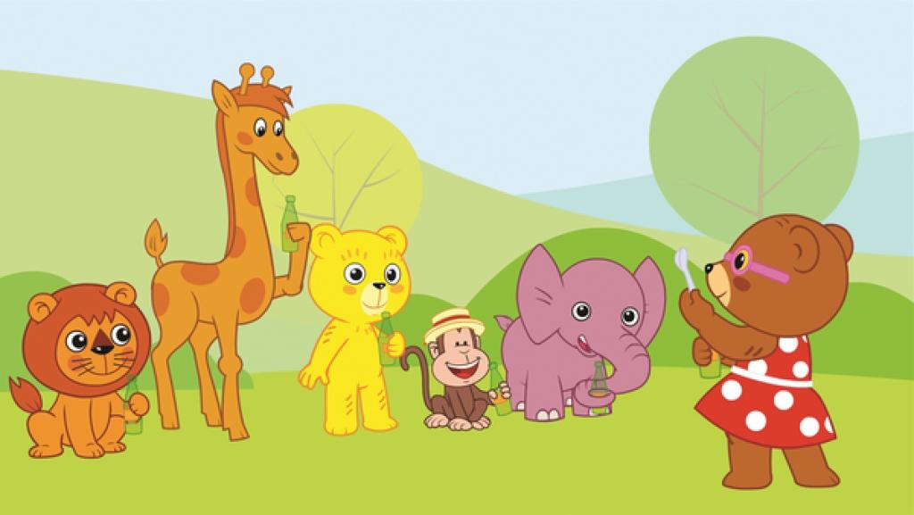 Von links nach rechts stehen Eddie, Malia, Bummi, YamYam und Tutu in einer Reihe und halten je eine leere Glasflasche in der Hand. Vor ihnen steht Binchen, die einen Löffel in die Luft streckt und ebenfalls eine leere Glasflasche in ihrer rechten Hand festhält.