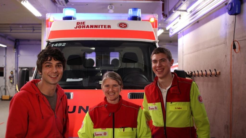 Der Blaulicht-Check / Checker Can mit den Rettungsfahrern Andrea und Sandro von den Johannitern. | Bild: BR/megaherz gmbh/Hans-Florian Hopfner