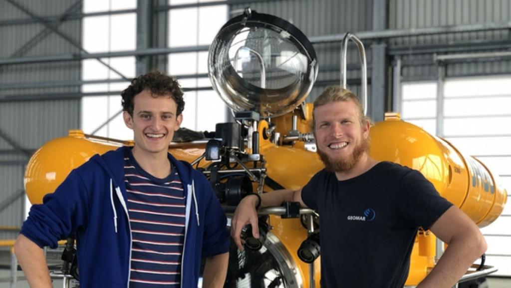 Der U-Boot-Check / Reporter Julian trifft Meerestechniker Peter (rechts) mit dem Forschungstauchboot JAGO. | Bild: BR/megaherz gmbh/Antonia Simm
