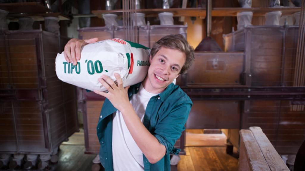 Checker Tobi in der Münchner Hofbräuhaus Kunstmühle. | Bild: BR | megaherz gmbh | Hans-Florian Hopfner