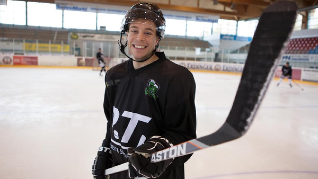 Der Eis-Check | Checker Tobi in einer Eishockey-Ausrüstung. | Bild: BR | megaherz gmbh | Hans-Florian Hopfner