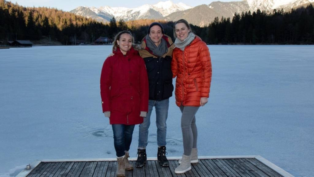 Der Kälte-Check / Tobi Krell trifft Eisschwimmerin und zweifache Weltmeisterin Ines Hahn und Ärztin Anja am bayerischen Lautersee | Bild: BR / megaherz GmbH
