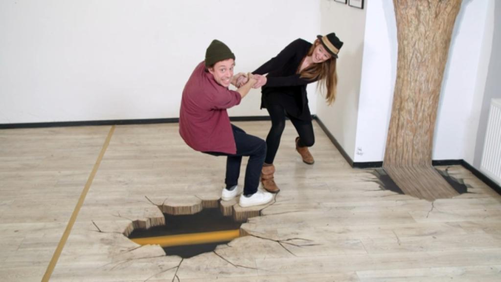 Der Trick- und Schummel-Check | Tobi mit Künstlerin Fredda. Gemeinsam haben sie ein tolles Trick-Kunstwerk erschaffen. | Bild: BR | Megaherz GmbH,  Marc Horwath