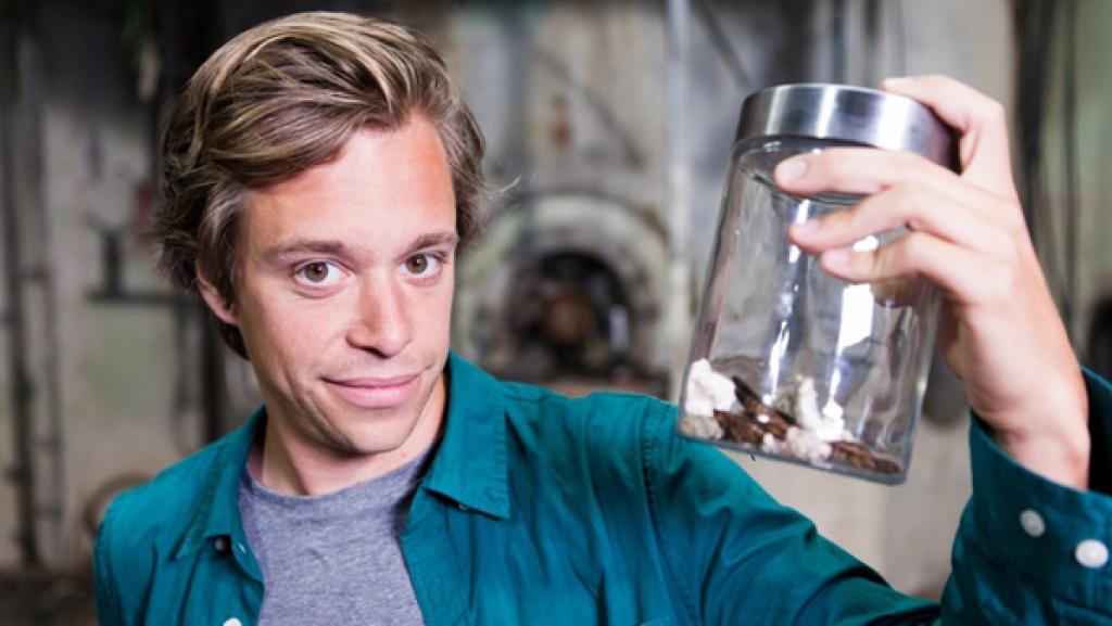 Der Ungeziefer-Check / Checker Tobi mit fiesen Schädlingen. | Bild: BR/megaherz gmbh/Hans-Florian Hopfner