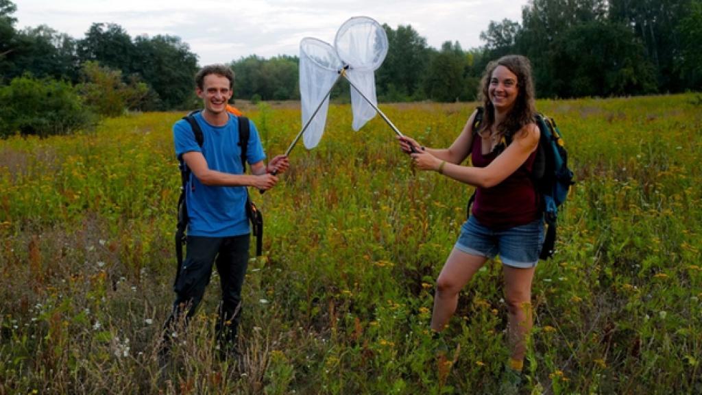 Artenvielfalt in Gefahr | Julian mit Ökologin Kira  | Bild: BR | megaherz gmbh | Thomas Spitschka