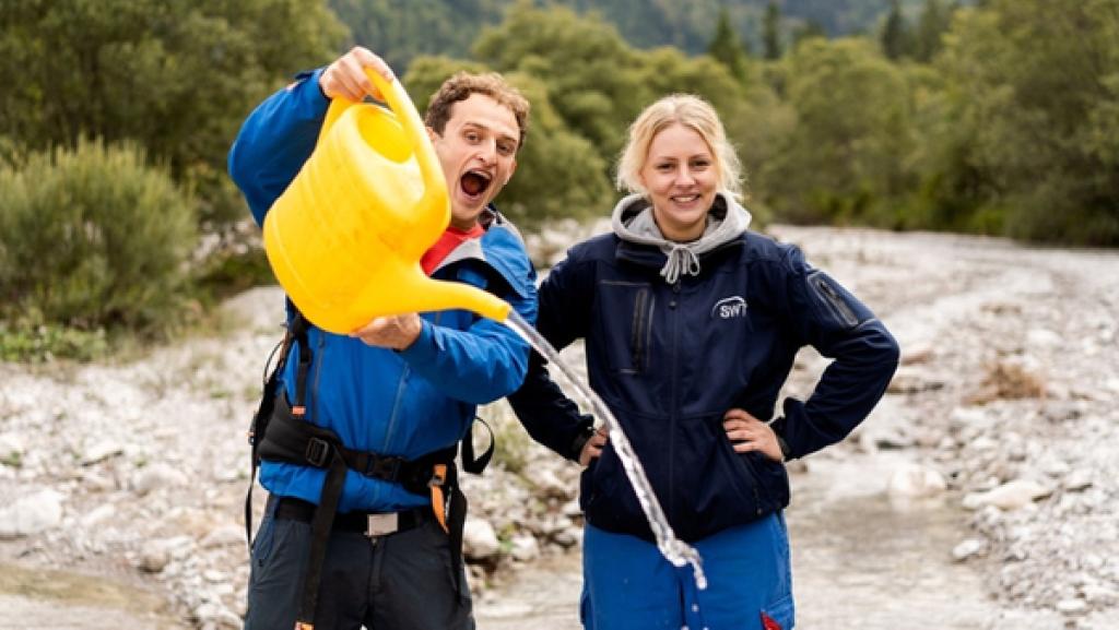 Folge dem kostbaren Wasser! | Rechte: BR | megaherz gmbh | Hans-Florian Hopfner CheXpedition | Checker Julian zusammen mit Wasserversorgungstechnikerin Sophia. | Bild: BR | megaherz gmbh | Hans-Florian Hopfner