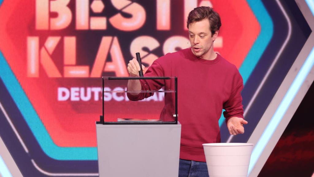 Laserstrahl im Aquarium | Rechte: KiKA Laserstrahl im Aquarium | Rechte: KiKA