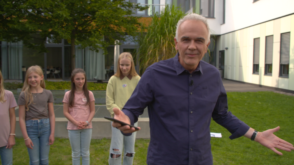 Bernhard Wolff testet die Klassen | Rechte: KiKA Bernhard Wolff testet die Klassen | Rechte: KiKA