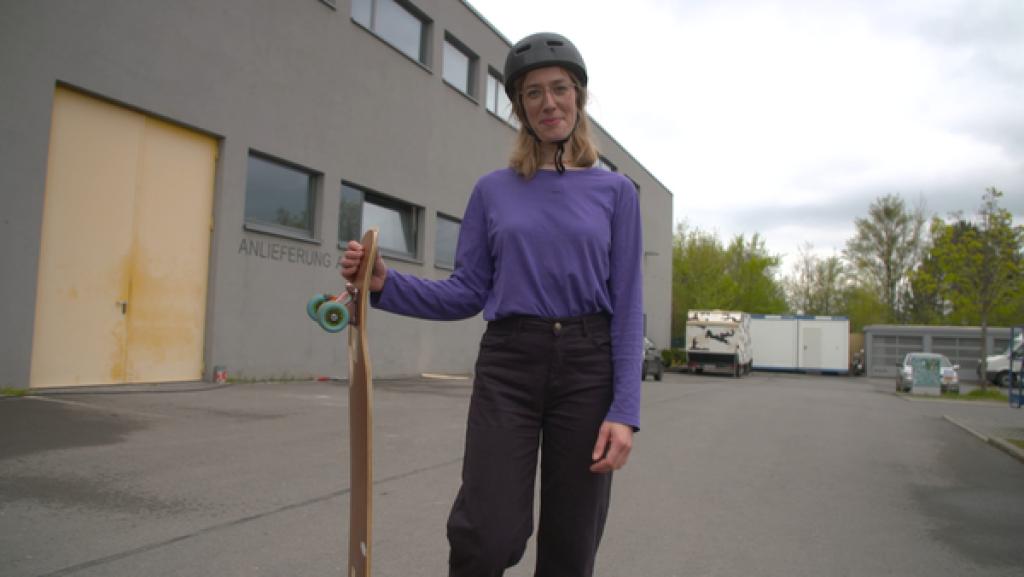 Deborah Keser gibt Tipps für Longboard-Dancing | Rechte: KiKA Deborah Keser gibt Tipps für Longboard-Dancing | Rechte: KiKA