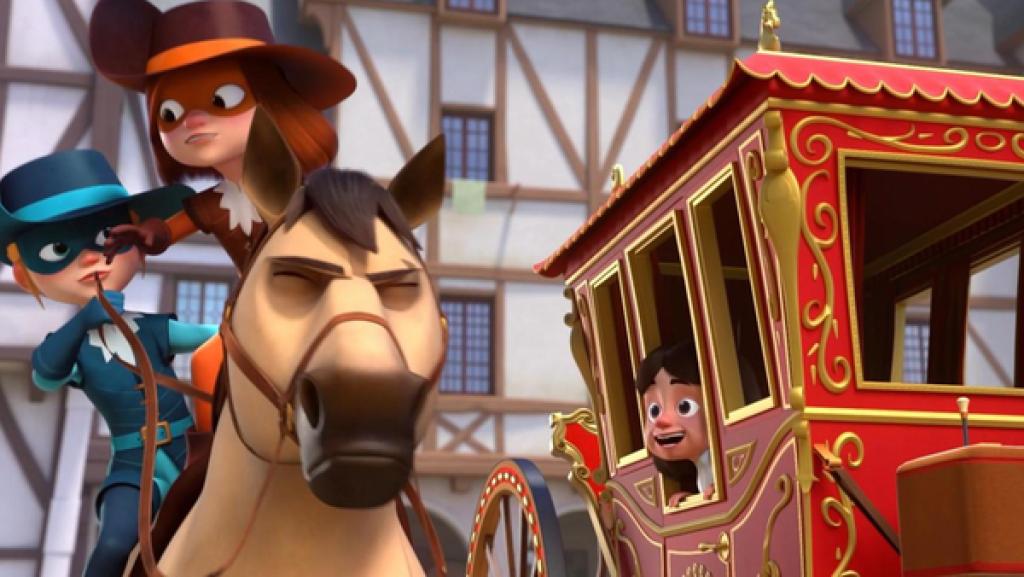 Athos sitzt hinten auf einem Pferd und hält die Zügel in ihren Händen. Sie blickt zu d'Artagnan, die sich direkt vor ihr befindet. Ihr Blick geht leicht nach hinten zu Athos. Direkt neben ihnen befindet sich der König in einer roten Kutsche, aus der er herausschaut und den beiden erleichtert zulacht. Im Hintergrund stehen Fachwerkhäuser.