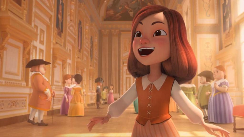 Im königlichen Palast Louvre: Charlotte steht mit ausgebreiteten Armen, erstauntem Blick und herzhaft lachend mitten in einem prunkvollen Saal. Im Hintergrund sind weitere Besucher des Palastes zu sehen.