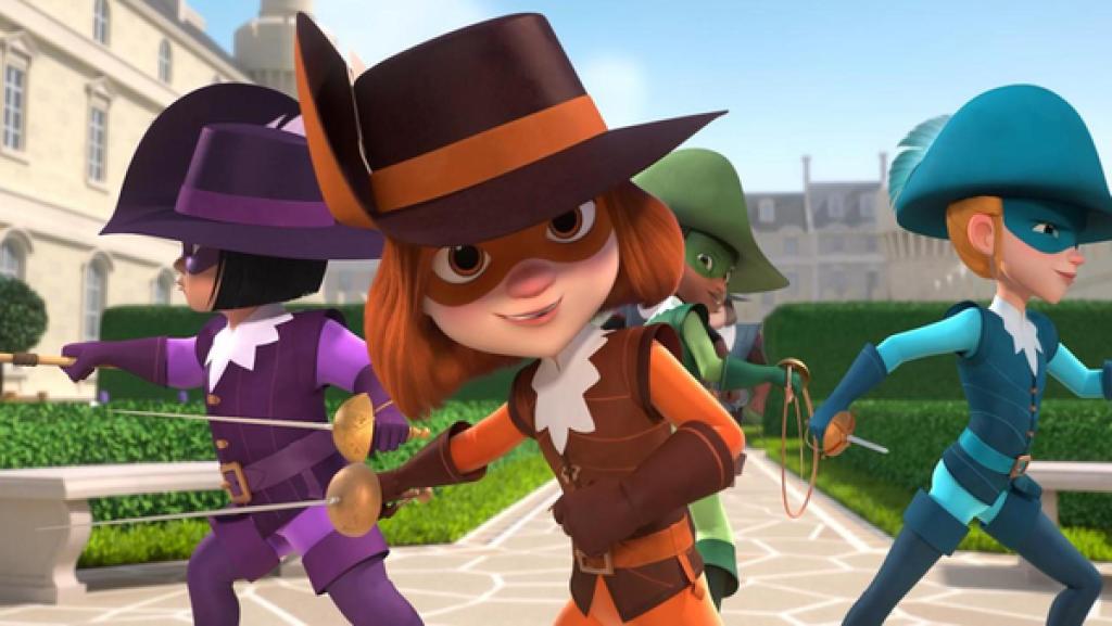 Draußen im Garten des Königs: D'Artagnan schaut nach vorne und lächelt. Hinter ihr befinden sich die drei Musketiere Athos, Aramis und Porthos. D'Artagnan, Porthos und Athos halten selbstbewusst und mit siegessicherem Blick einen Degen in ihren Händen.