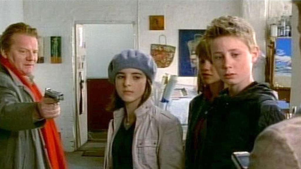 Bildertausch (S06/E09) | Rechte: NDR Folge 74: Bildertausch: Die Pfefferkörner werden von dem Drahtzieher mit der Pistole bedroht.