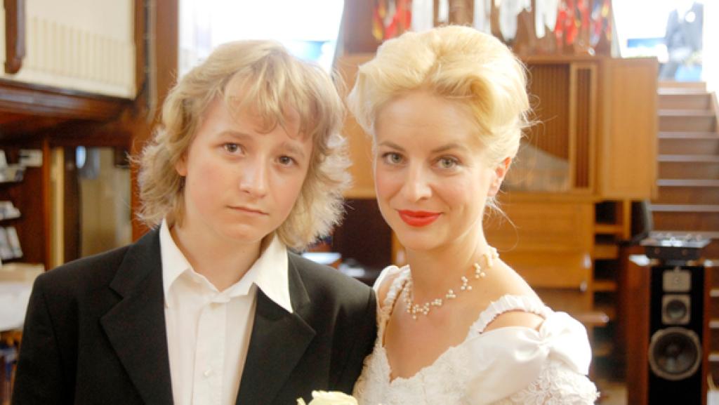 Rasmus ( Julian Winterbach) und seine Mutter Lene