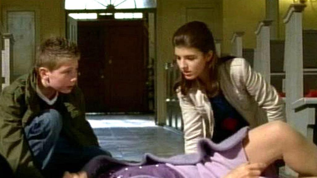 Kirchenklau (S06/E13) | Rechte: NDR Folge 78: Kirchenklau: Eine Frau täuscht einen Schwächeanfall vor.