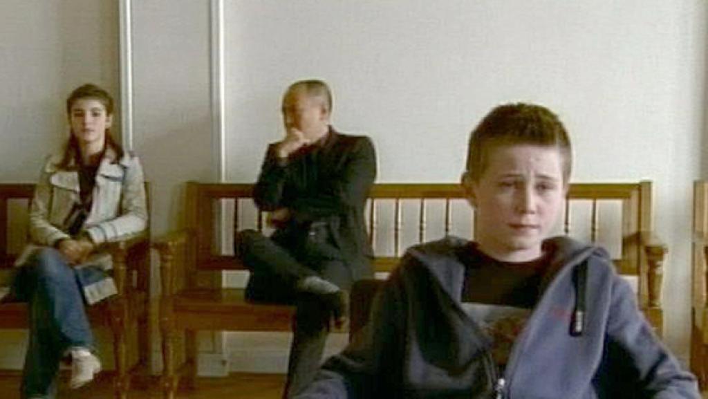 Schutzgeld (S06/12) | Rechte: NDR Folge 77: Schutzgeld: Vor Gericht muss Karol lügen.