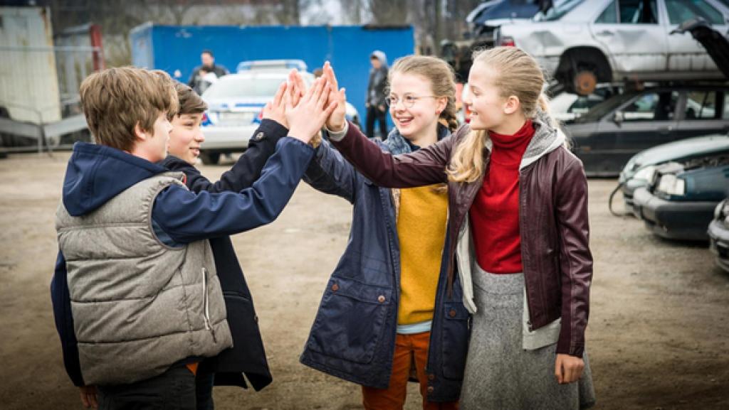 Die Pfefferkörner (v.l. Till (Otto von Grevenmoor), Ramin (Jann Piet), Pinja (Sina Michel) und Stella (Zoe Malia Moon))