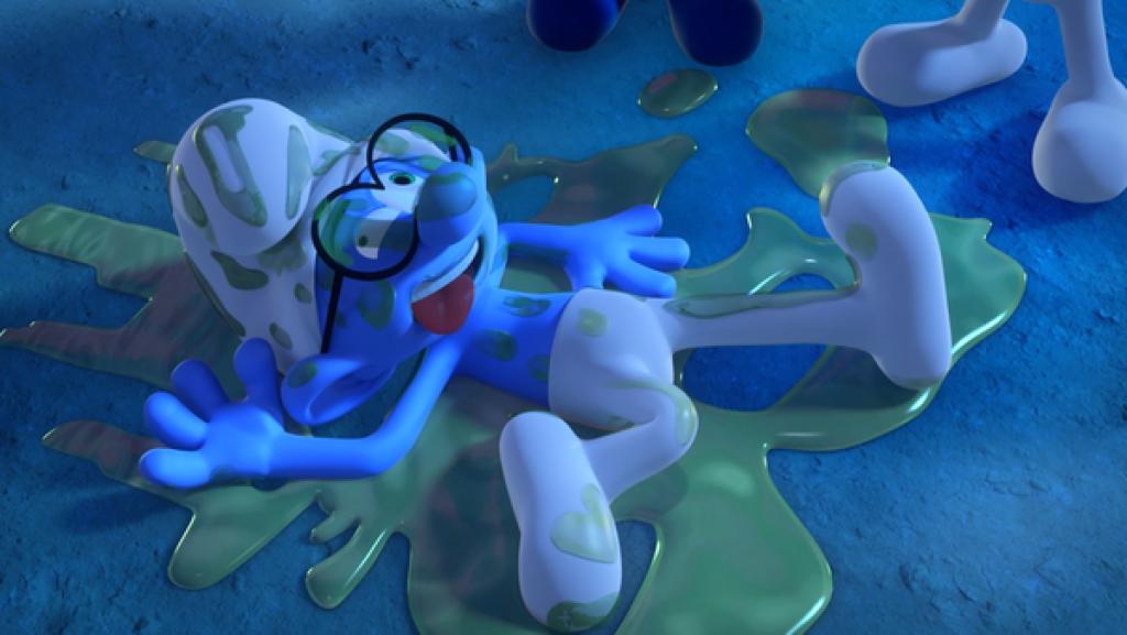 Ein Schlumpf mit Brille liegt rücklings mit verdrehten Gliedern am Boden und ist von grünem Schleim umgeben.