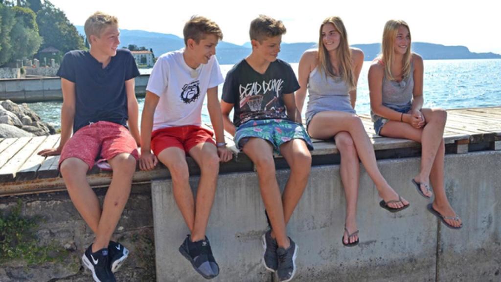 Folge 16 | Rechte: ZDF Die Jungs hängen mit den Mädels ab