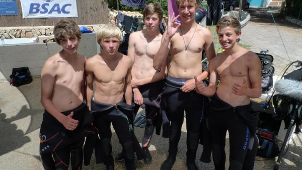 Jungs-WG Mallorca Folge 16 | Rechte: ZDF Die Jungs im Taucheranzug.