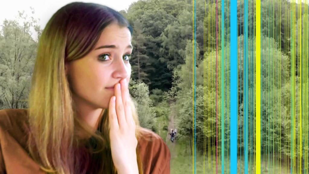 Toni blickt ängstlich Richtung Wald