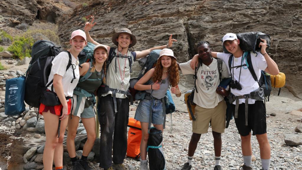 Durch die Wildnis - Abenteuer Gran Canaria | Rechte: hr Die sechs Jugendlichen und Wildniscoach Tobias