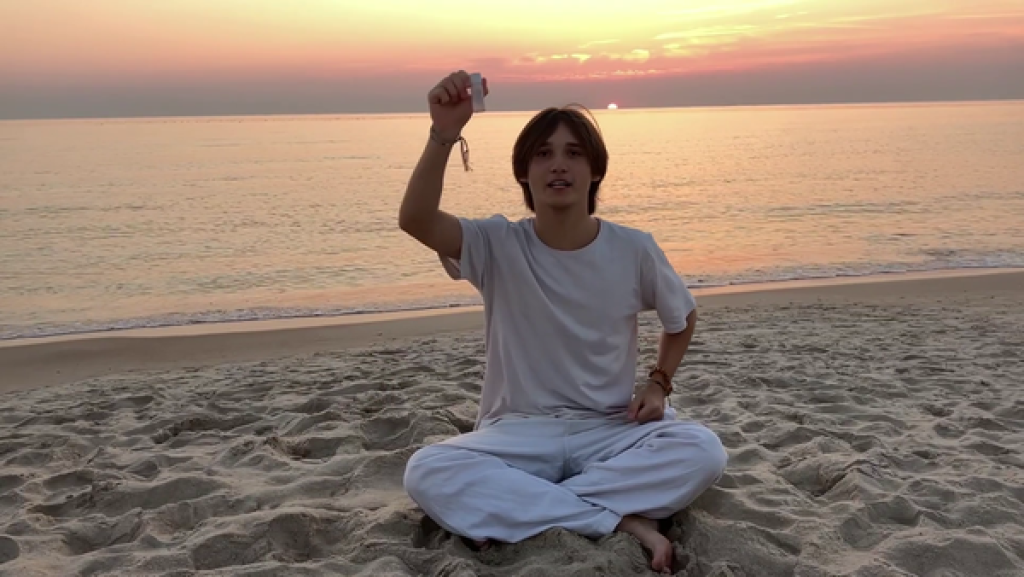 Abenteurer Ben am Strand