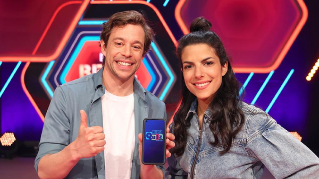Tobi und Clarissa präsentieren die neue KiKA-Quiz-App