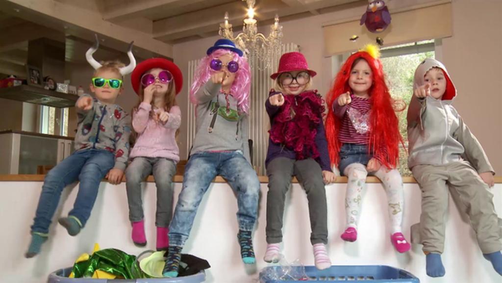 Die verkleideten Kinder.