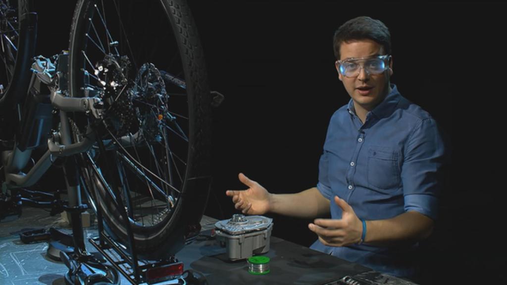 In Zukunft können Bauleute, Schneiderinnen, Bäcker und alle anderen Handwerker wahrhafte Superkräfte nutzen: schlaue Computerprogramme für die Planung oder clevere Datenbrillen für die Montage von Dingen.