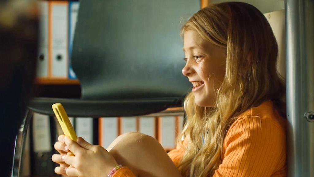 Film ab! - Teaser - Ein Handy für Vika - Ukrainische Stimmen | Rechte: Studio Zentral für ZDF Film ab! - Ein Handy für Vika