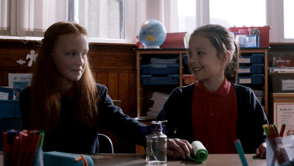 Rechte: SR Elen möchte sich gerne mit der neuen Mitschülerin Greta anfreunden.
